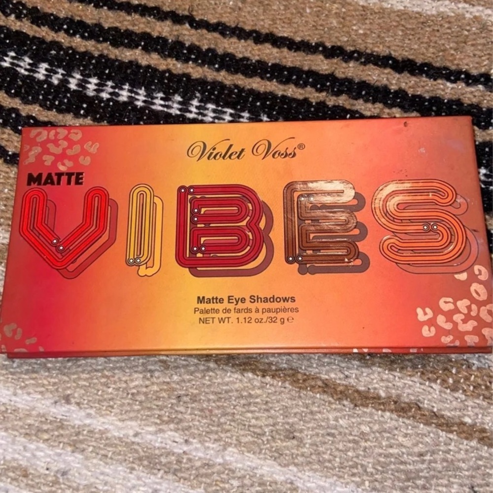 Violet Voss Vibes eyeshadow palette